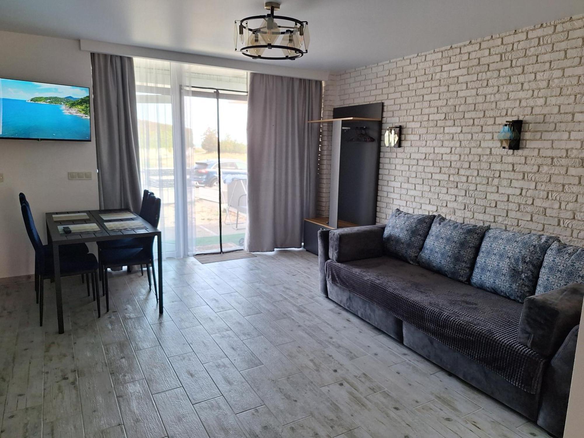 Apartment Gold Bugazz *