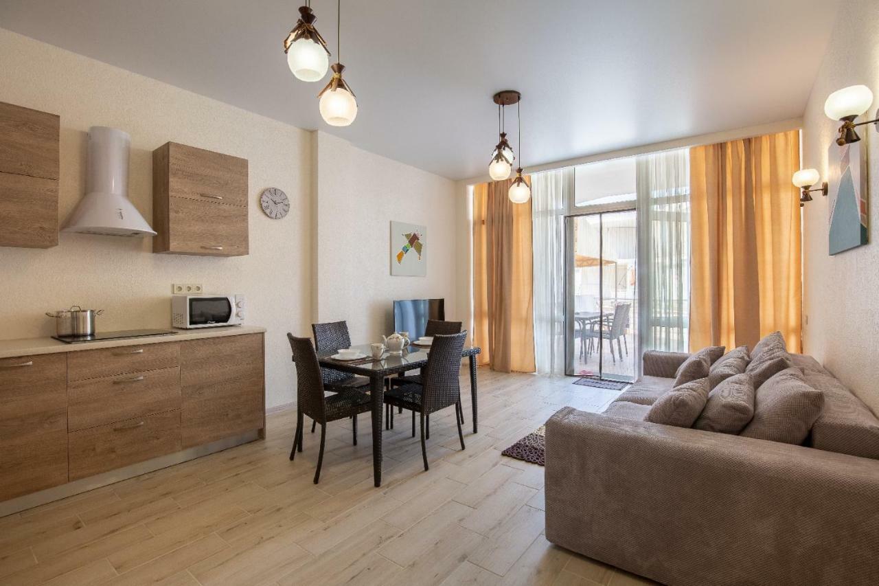 Apartment Gold Bugazz *