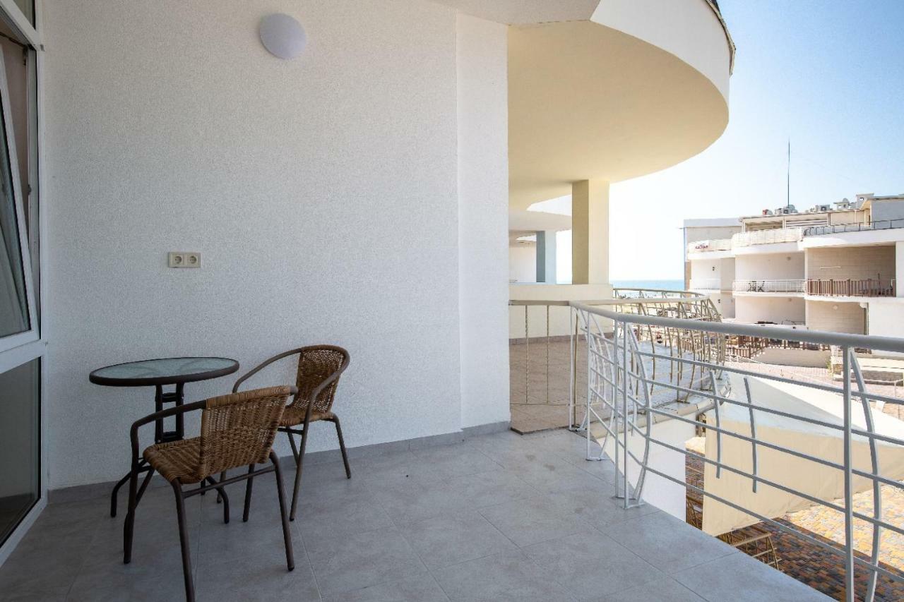 Apartment Gold Bugazz *