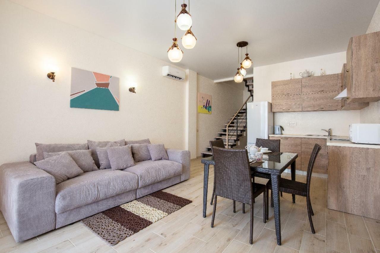 Apartment Gold Bugazz